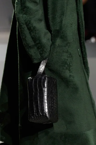 Look 50